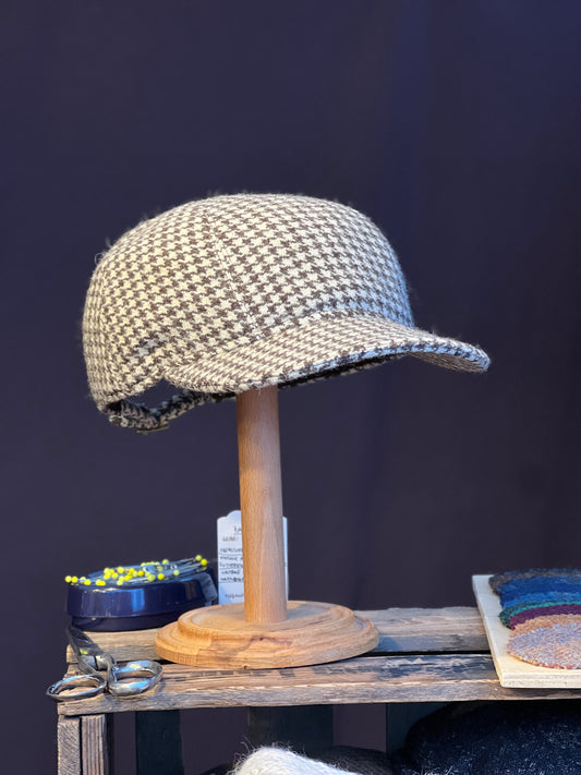 Studio Bosche Basecap Ari aus 60er Jahre Wolle Handgefertigt Vorne Rechts