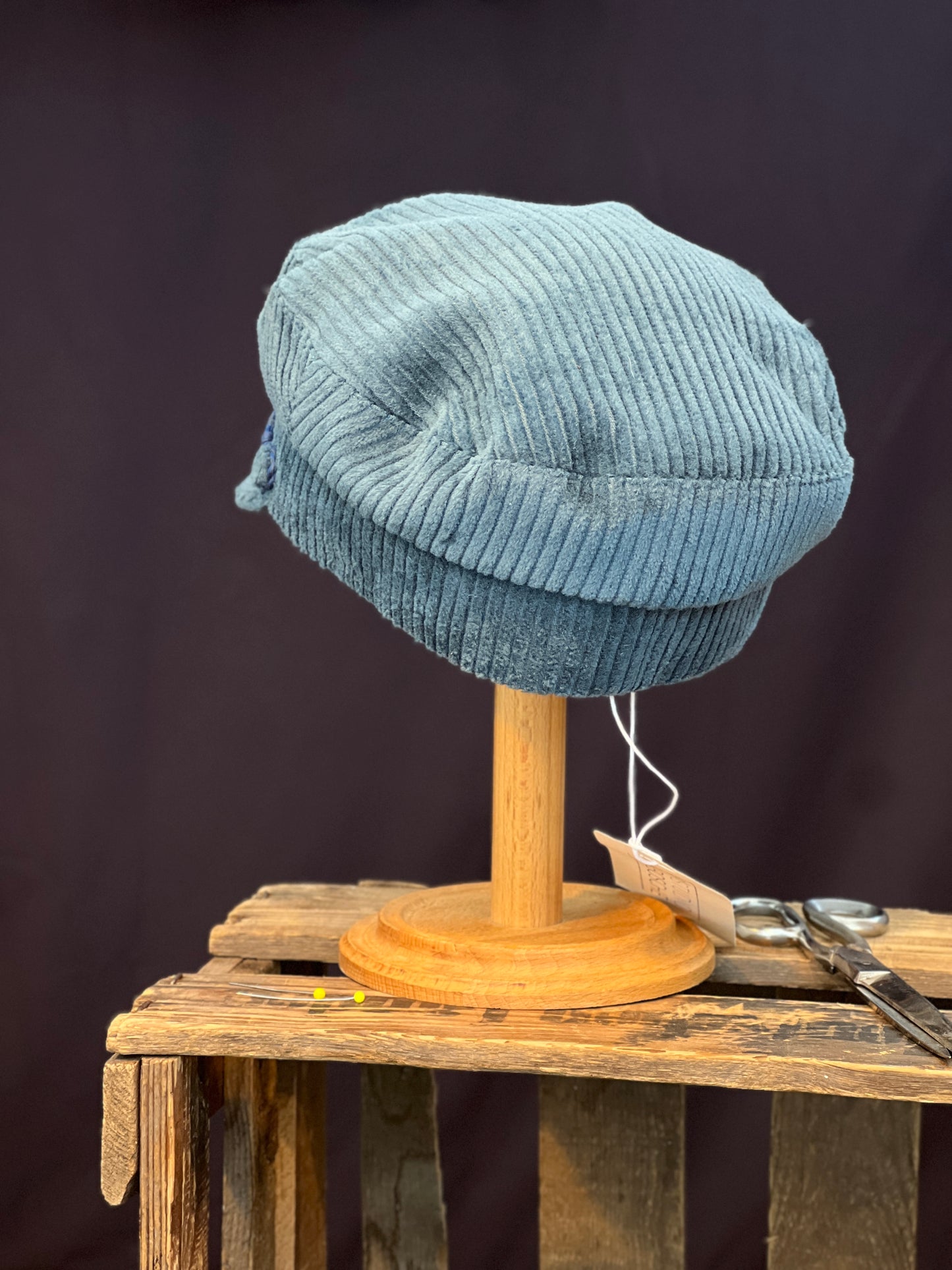 Studio Bosche Prinz Heinrich Mütze Ciro Cord Blau Handgefertigt Hinten Seite