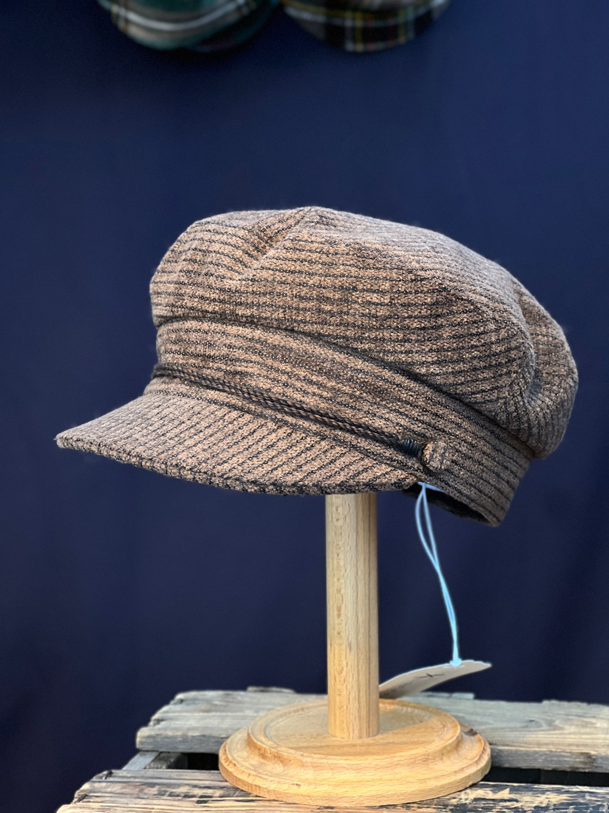 Studio Bosche Prinz Heinrich Mütze Braun Gestreifte Wolle Braun Seite Links