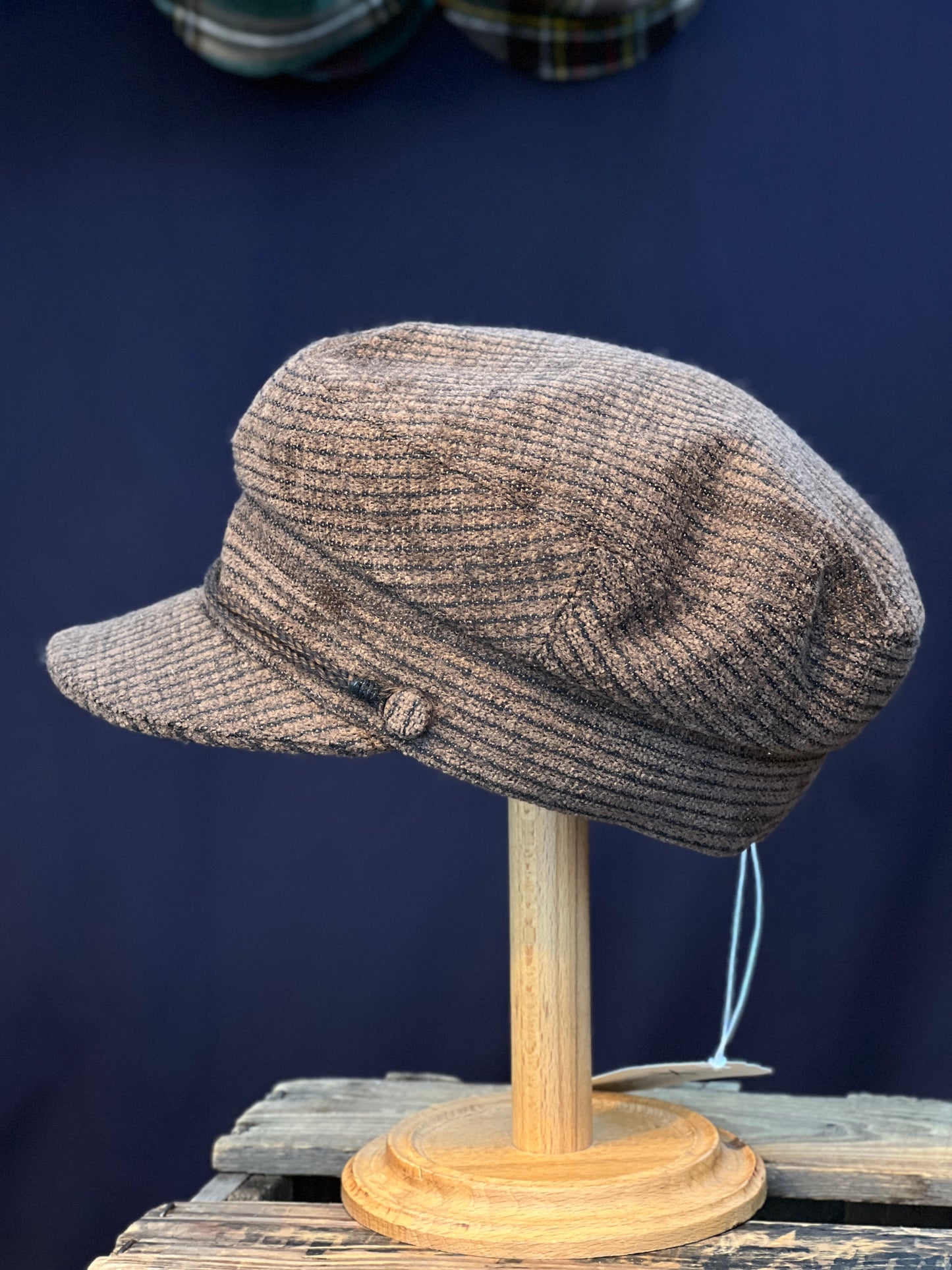 Studio Bosche Prinz Heinrich Mütze Braun Gestreifte Wolle Braun Seite Links