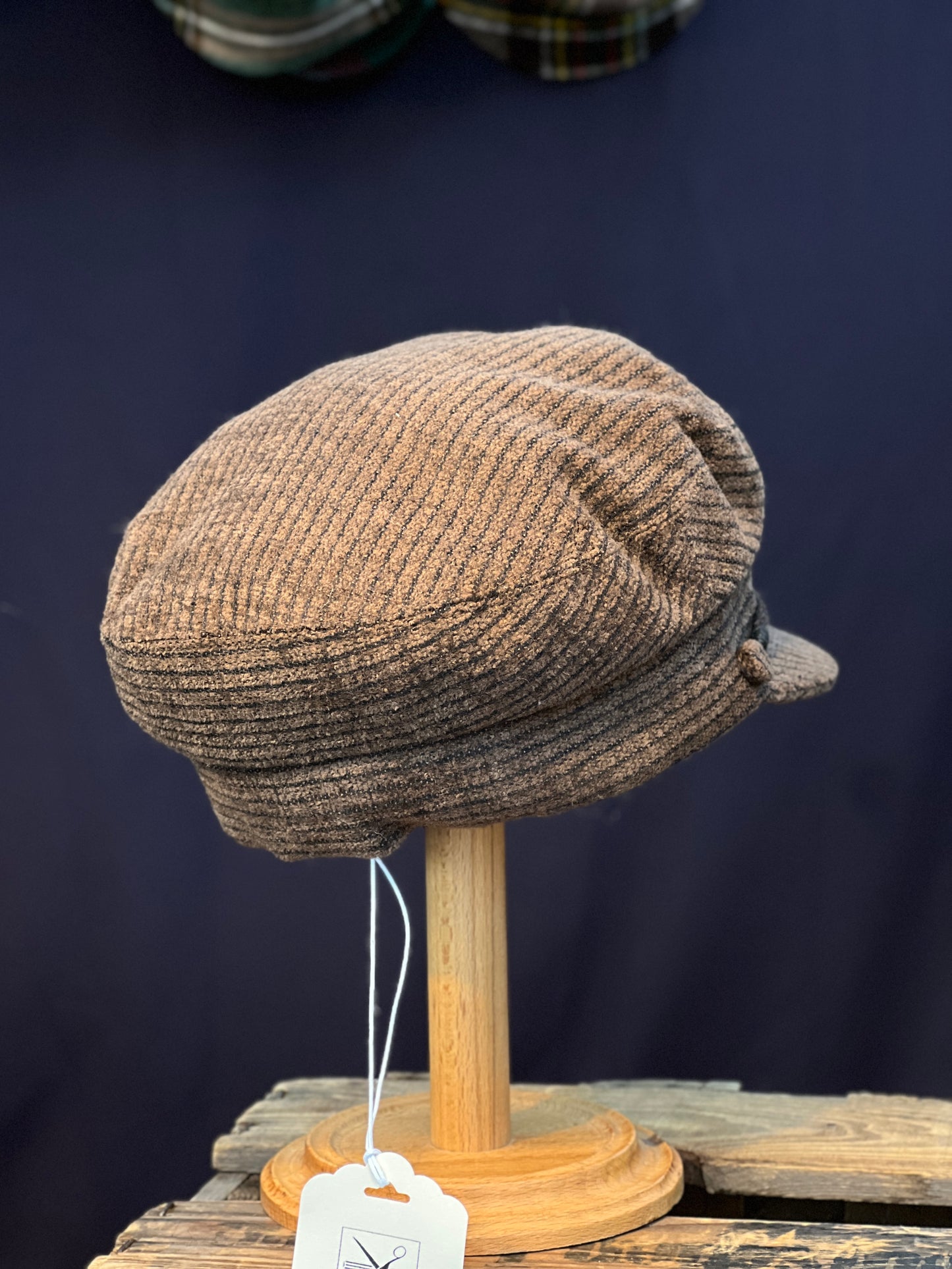 Studio Bosche Prinz Heinrich Mütze Braun Gestreifte Wolle Braun Hinten Rechts