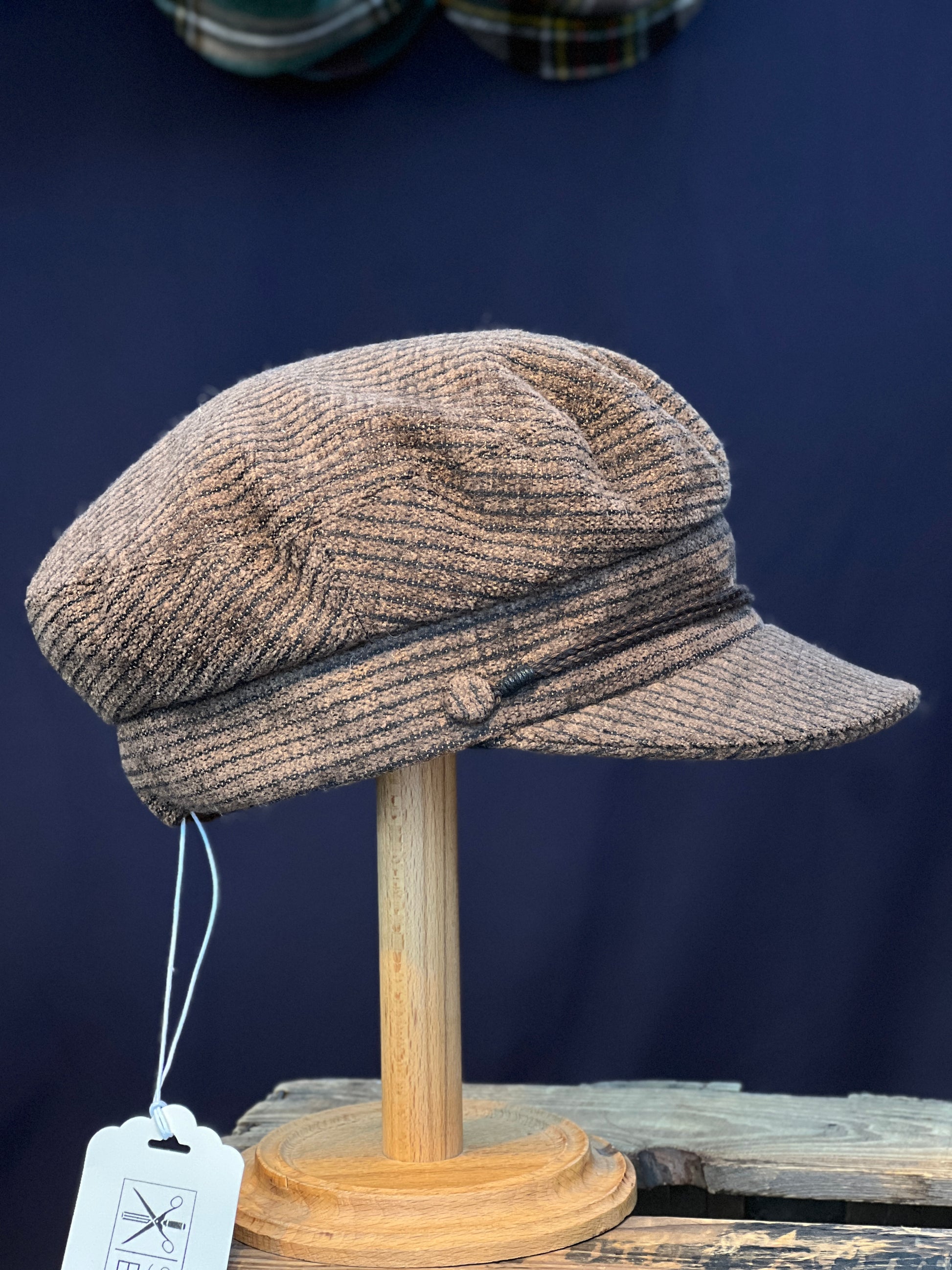 Studio Bosche Prinz Heinrich Mütze Braun Gestreifte Wolle Braun Seite Rechts