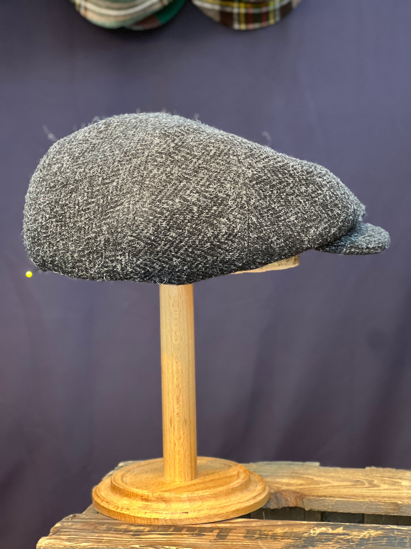 Studio Bosche 20er Jahre Mütze Ruko Handgefertigt Harris Tweed Wolle Anthrazit Seite