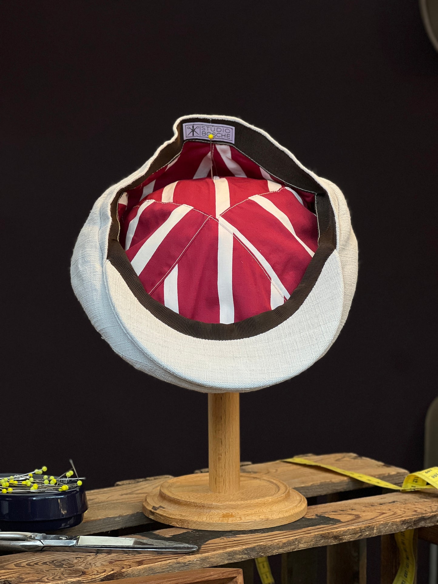 Gale 009 Schiebermütze Handgefertigt aus Leinen in Cremeweiß Innen