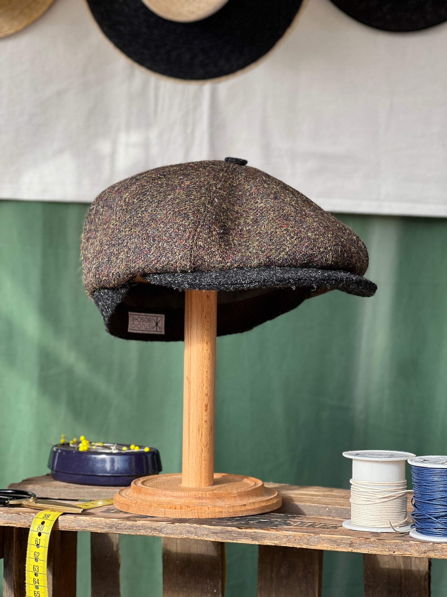 Klassische Winter Bakerboy, Studio Bosche Zeitungsjungenmütze für Herren aus Harris Tweed und Wolle Vorne Seite