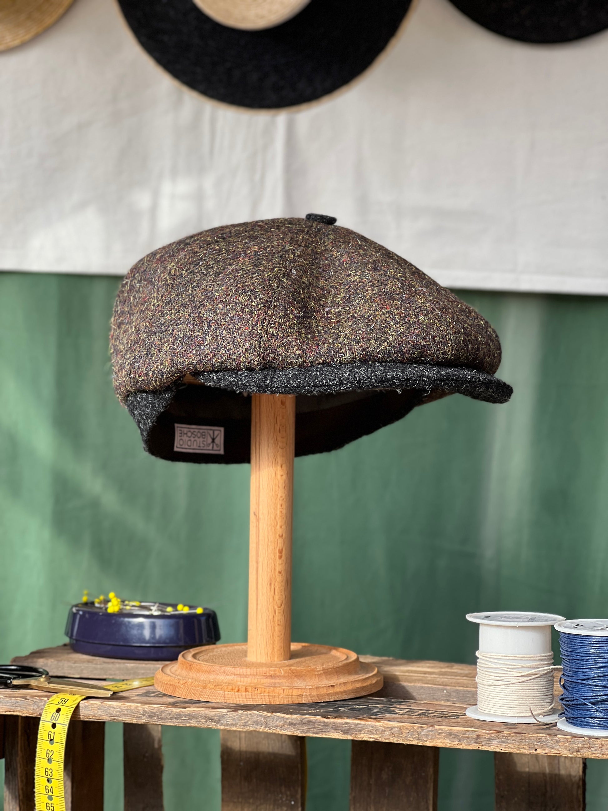 Klassische Winter Bakerboy, Studio Bosche Zeitungsjungenmütze für Herren aus Harris Tweed und Wolle Vorne Seite