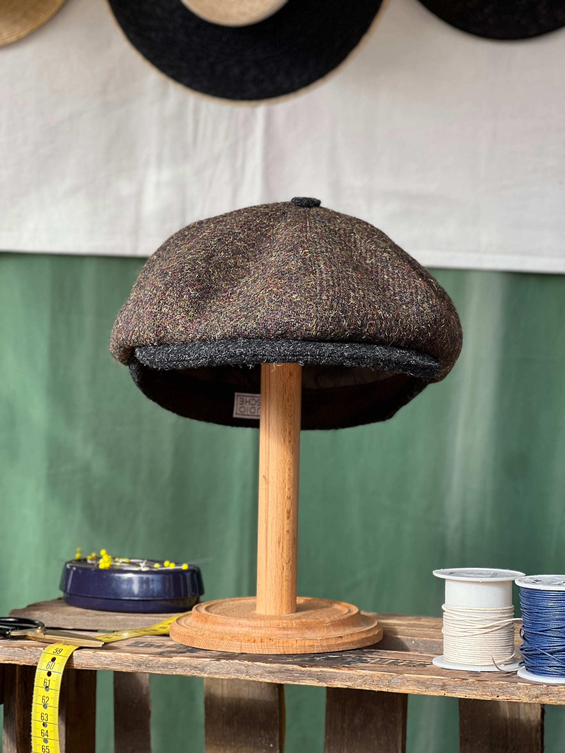 Klassische Winter Bakerboy, Studio Bosche Zeitungsjungenmütze für Herren aus Harris Tweed und Wolle Vorne