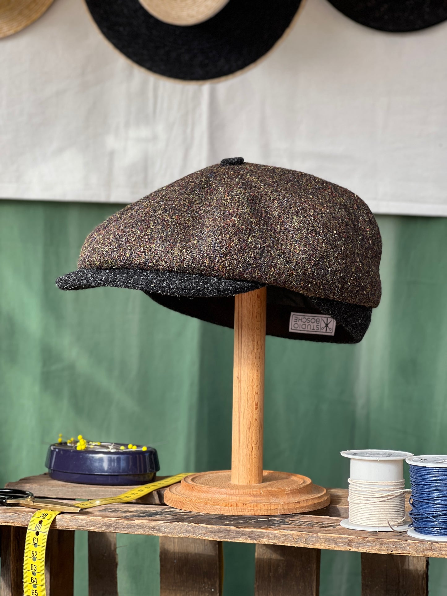 Klassische Winter Bakerboy, Studio Bosche Zeitungsjungenmütze für Herren aus Harris Tweed und Wolle Seite Vorne