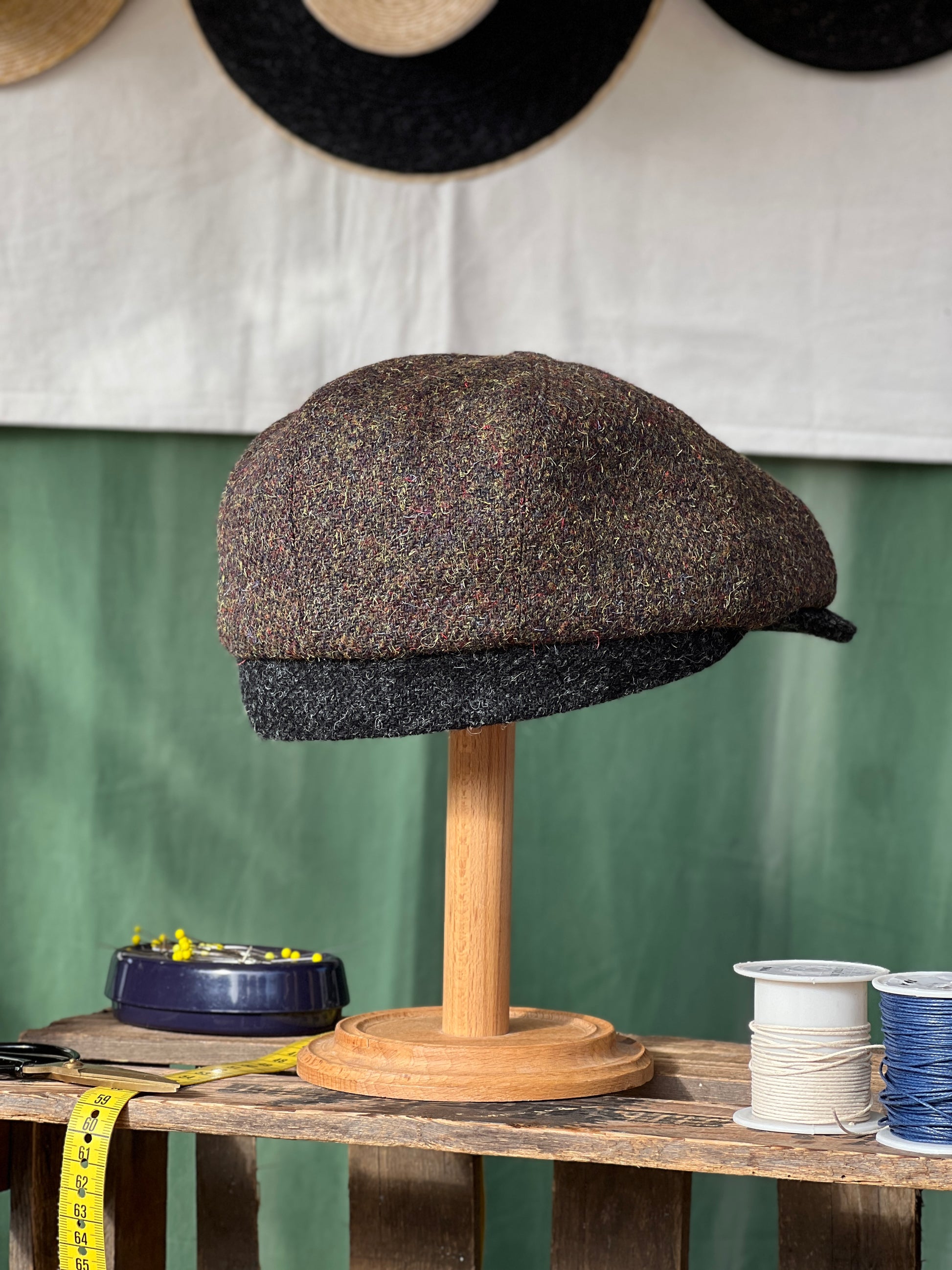 Klassische Winter Bakerboy, Studio Bosche Zeitungsjungenmütze für Herren aus Harris Tweed und Wolle Seite Hinten