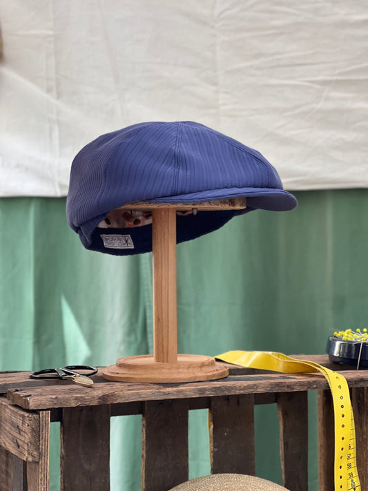 Klassische Sommer Bakerboy, Studio Bosche Zeitungsjungenmütze für Herren aus Blauer Baumwolle Vorne Seite