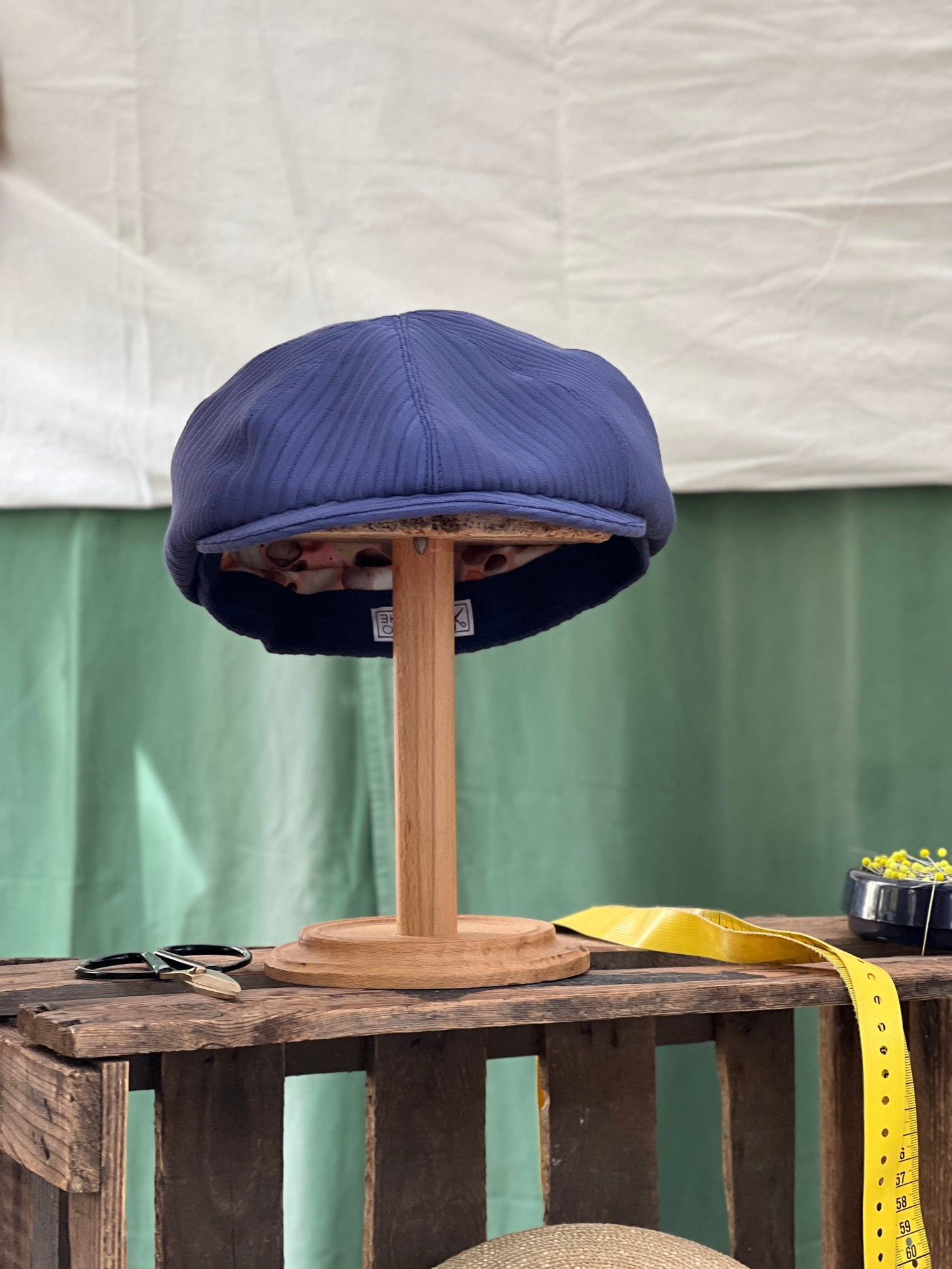 Klassische Sommer Bakerboy, Studio Bosche Zeitungsjungenmütze für Herren aus Blauer Baumwolle Vorne