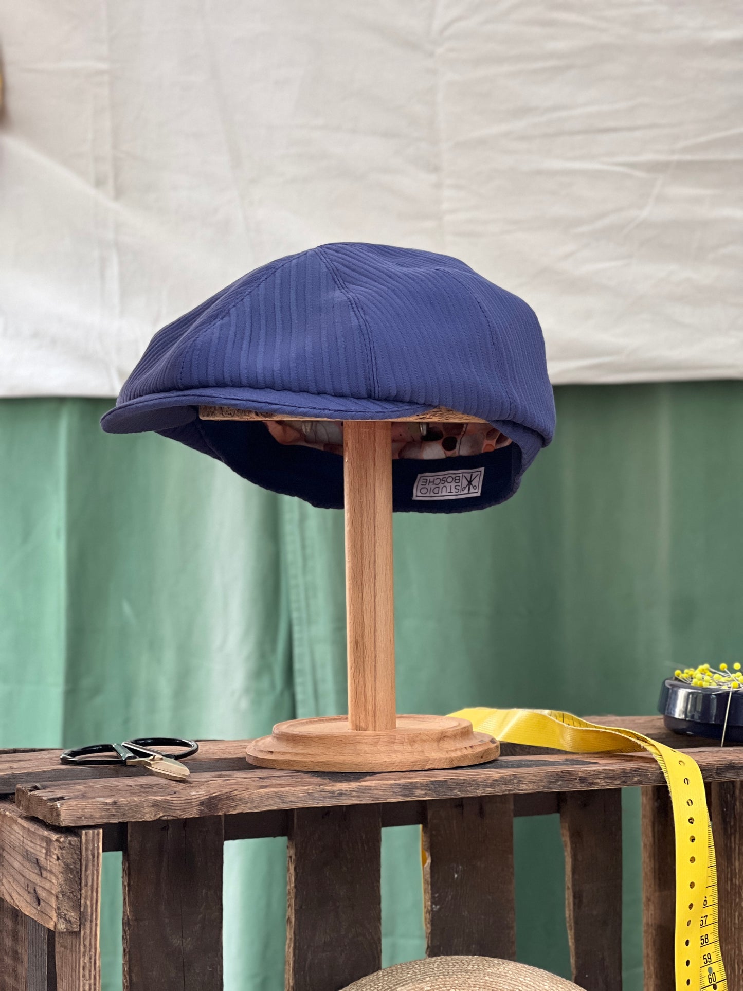 Klassische Sommer Bakerboy, Studio Bosche Zeitungsjungenmütze für Herren aus Blauer Baumwolle Seite Vorne