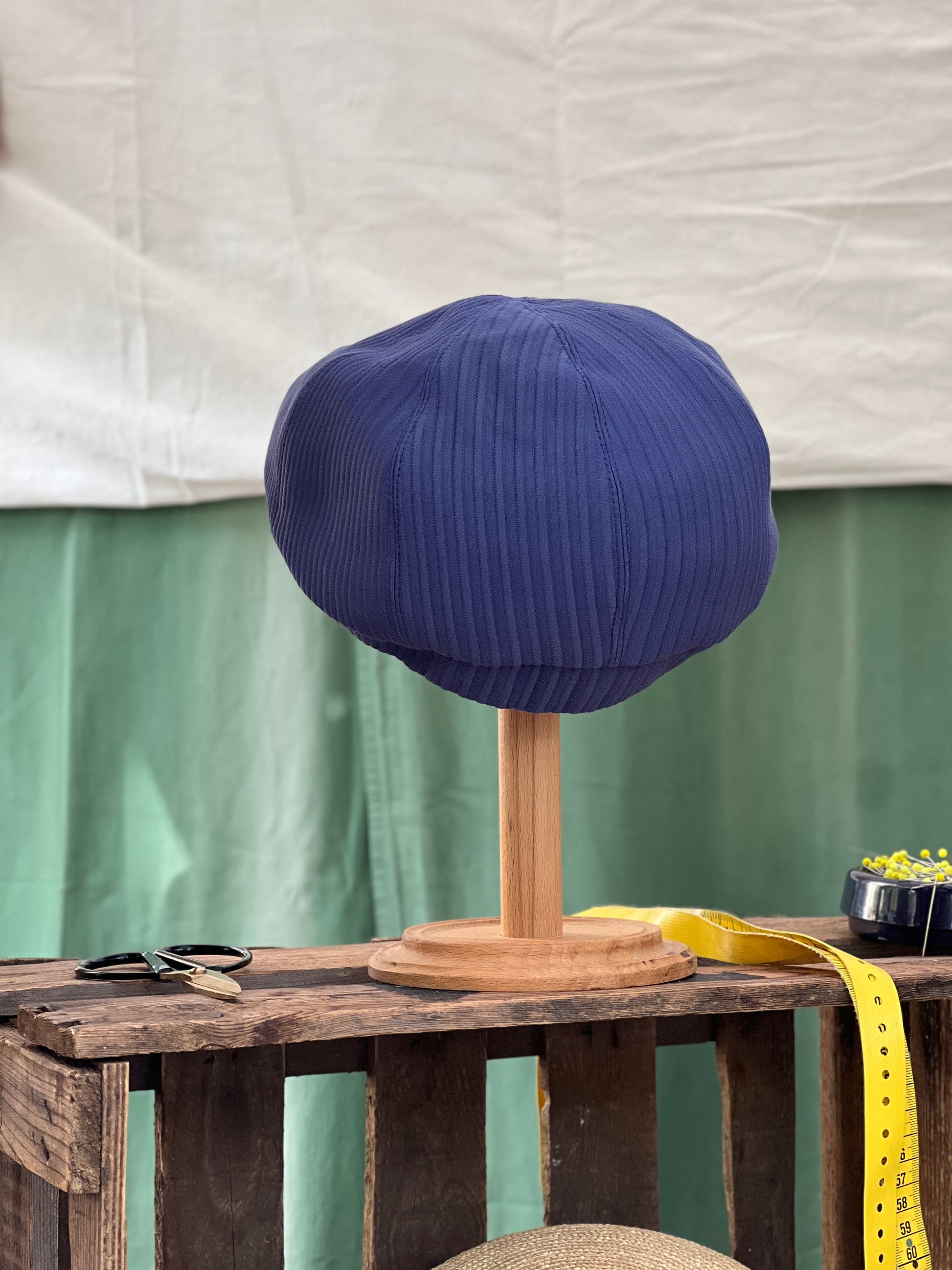 Klassische Sommer Bakerboy, Studio Bosche Zeitungsjungenmütze für Herren aus Blauer Baumwolle Hinten