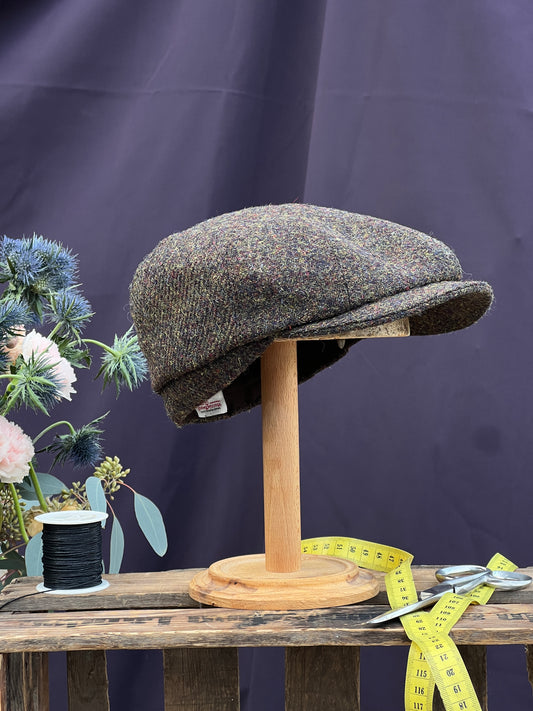 Studio Bosche klassische handgefertigte Bakerboy/Zeitungsjungenmütze Wolle Harris Tweed Seite Vorne