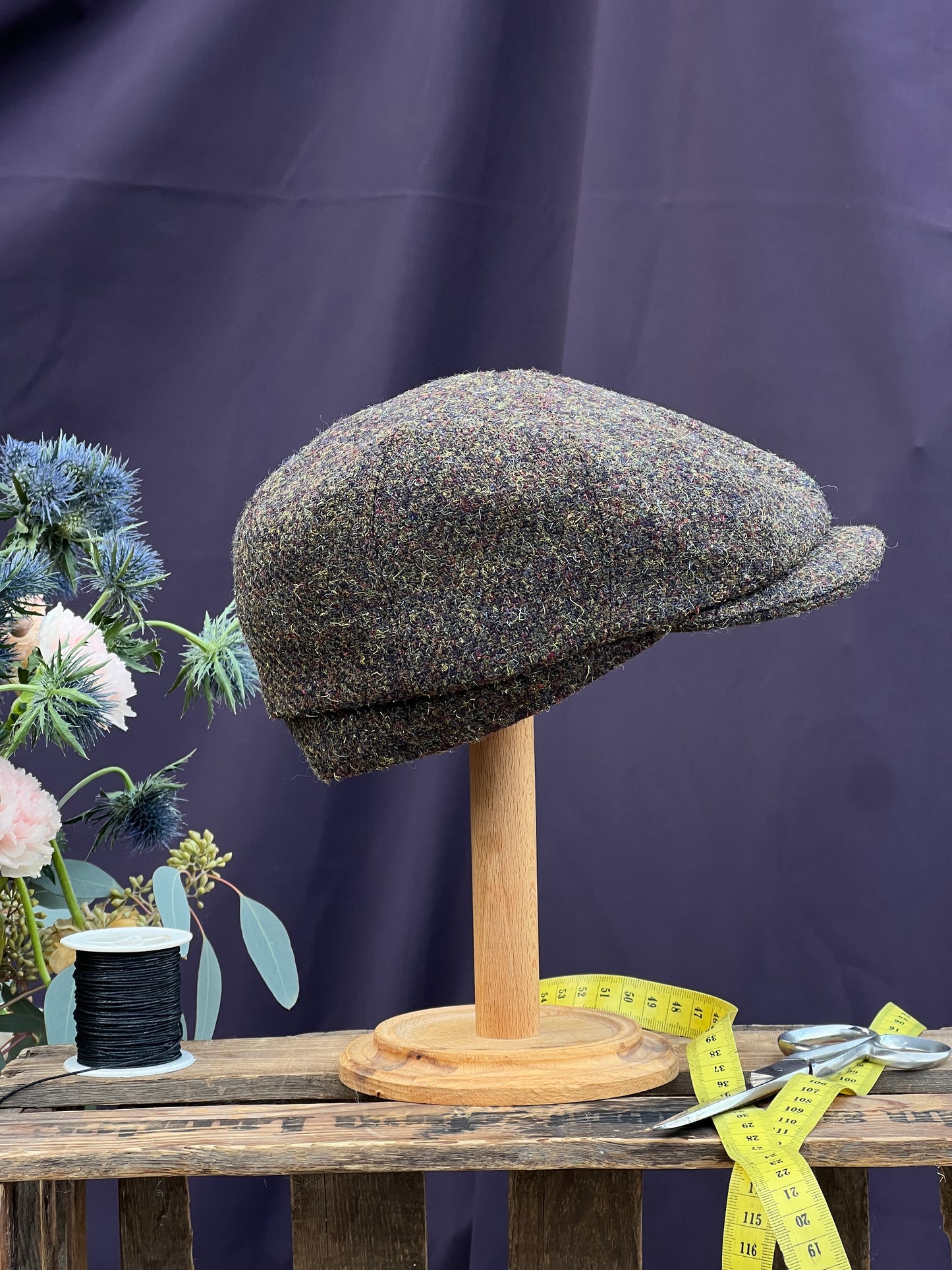 Studio Bosche klassische handgefertigte Bakerboy/Zeitungsjungenmütze Wolle Harris Tweed Seite