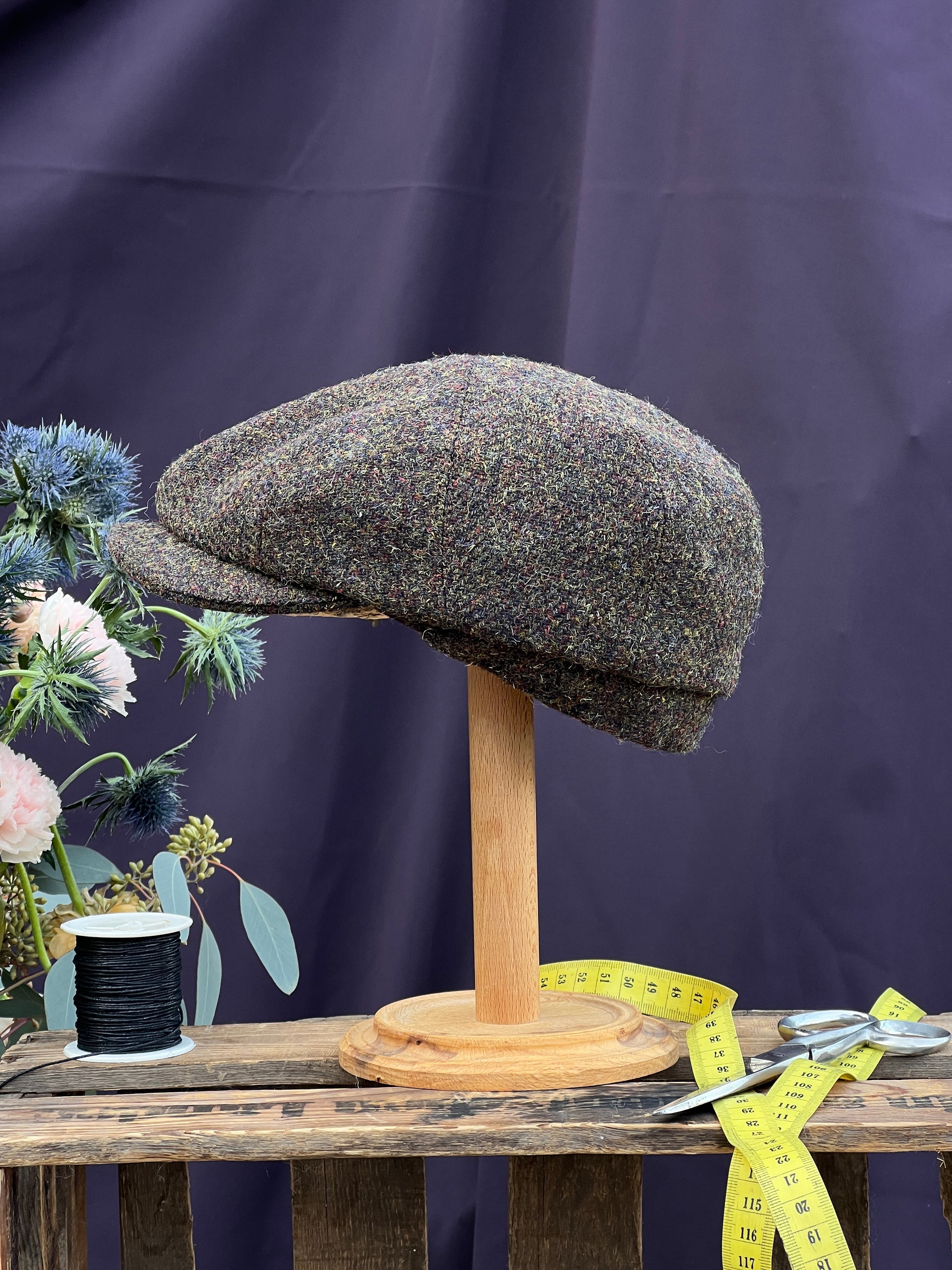 Studio Bosche klassische handgefertigte Bakerboy/Zeitungsjungenmütze Wolle Harris Tweed Seite