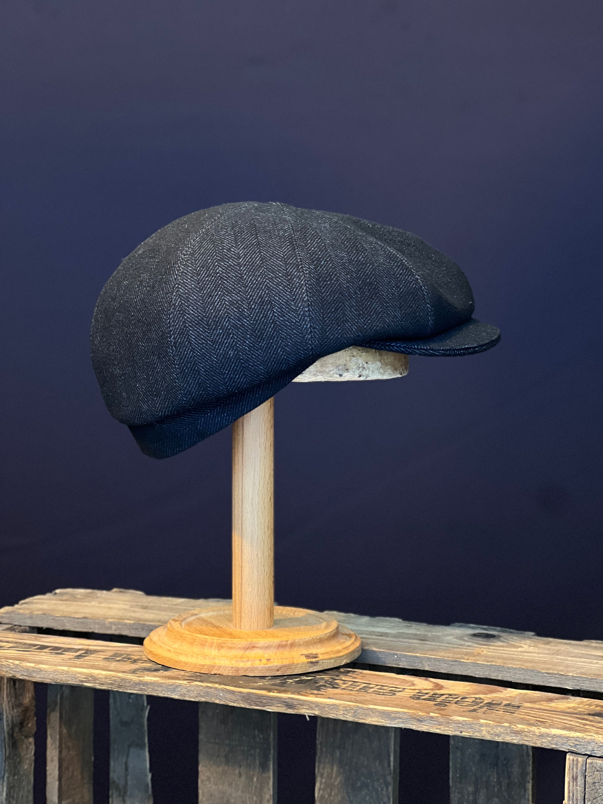 Handgefertigte Klassische Bakerboy Fischgrat Navy für Herren Seite Seite