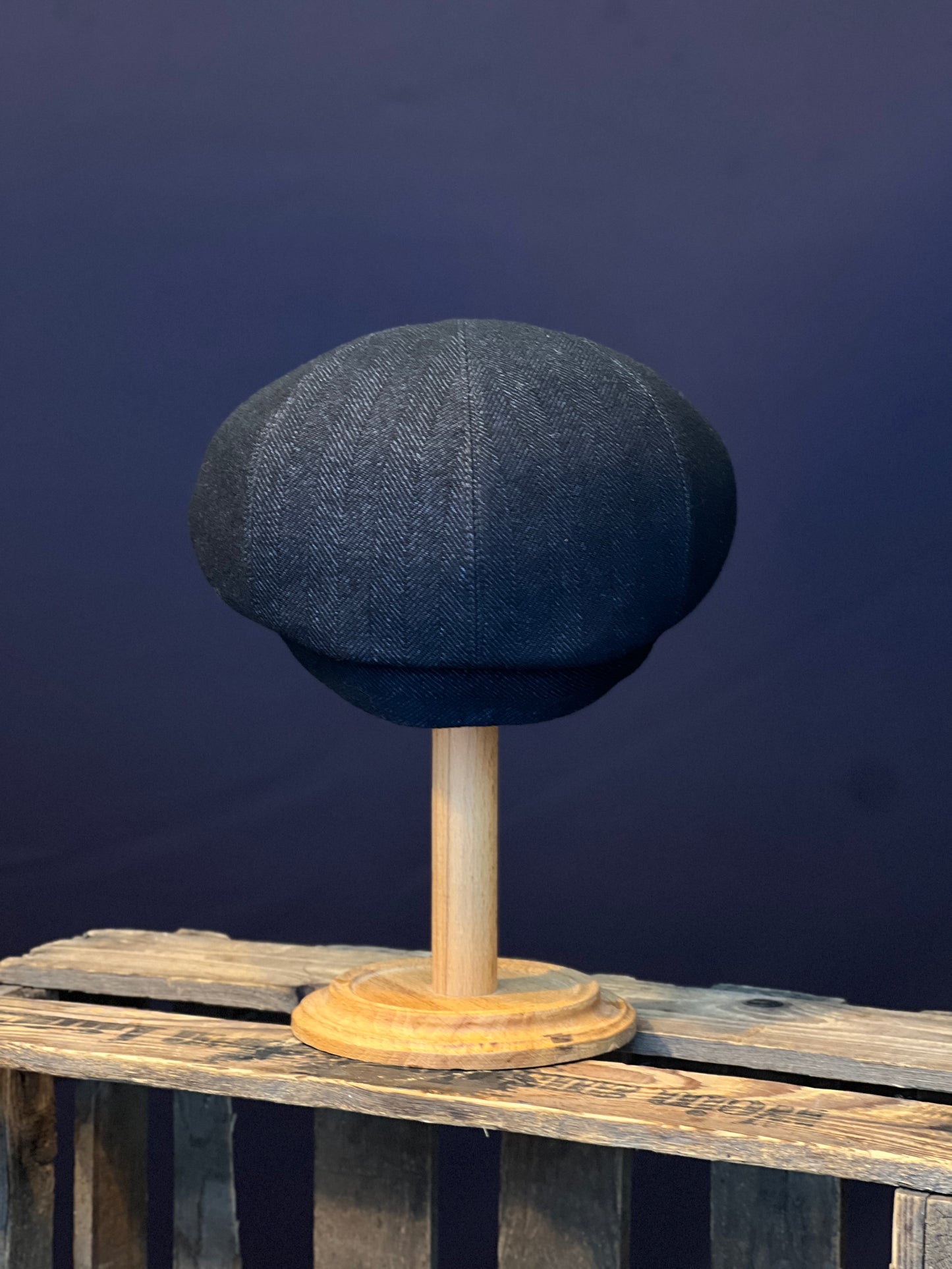 Handgefertigte Klassische Bakerboy Fischgrat Navy für Herren Hinten